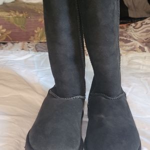 UGG  AUSTRALIA BLACK TALL BOOTS Size 8 SN1016224